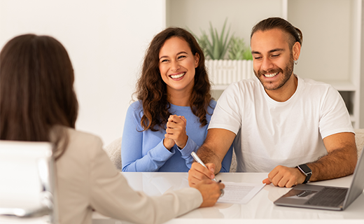 Nosotros como bróker de seguros, trabajamos como intermediarios entre tú y las aseguradoras, con el objetivo de garantizarte la mejor cobertura al mejor precio, adaptada a tus necesidades.